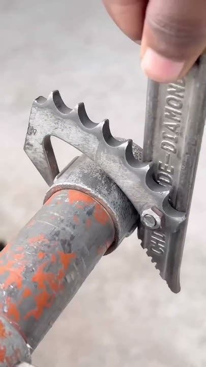 the easy way to open the wheel bolts that are slek - balustradellc