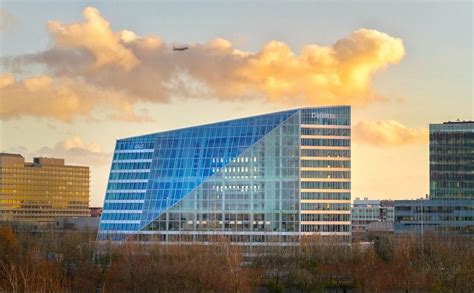 The Edge / PLP Architecture - ArchDaily - balustradellc