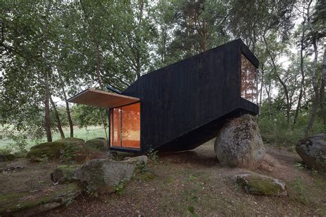 The Forest Retreat by Uhlik Architekti in Czech Republic - balustradellc
