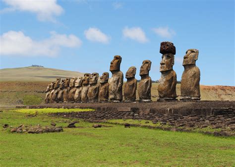 The Giant Statues of Easter Island: Moai and Their Meaning - balustradellc