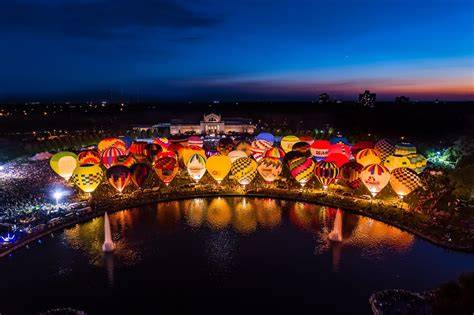 The Great Forest Park Balloon Glow & Race - A St. Louis Tradition - raincitystudios.com