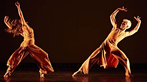 THE HISTORY OF MODERN DANCE - muktibox.com