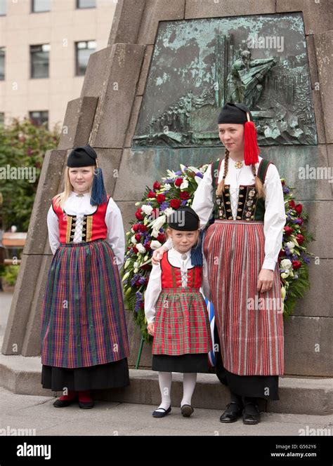 The Icelandic National Costume - Your Friend in Reykjavik - balustradellc