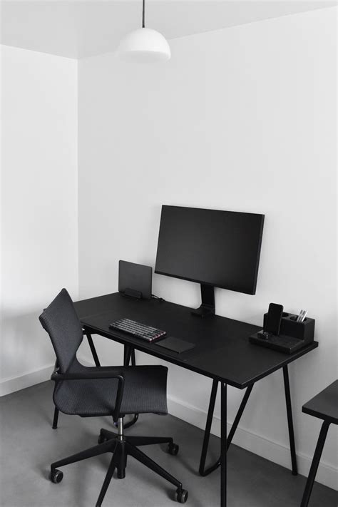 The Minimalist Desk Setup: Less Clutter, More Creativity - balustradellc