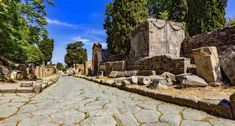 The Necropolis of Pompeii - wintechmobiles.com