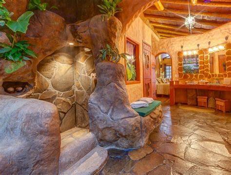 The Peace Lodge - Waterfall Gardens - raincitystudios.com
