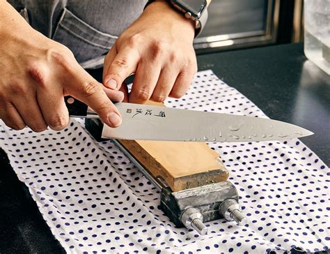 The Right Way to Sharpen Kitchen Knives - Popular … - balustradellc
