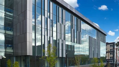 The Role of Aluminium Composite Panels in Modern Architectural Facades - balustradellc