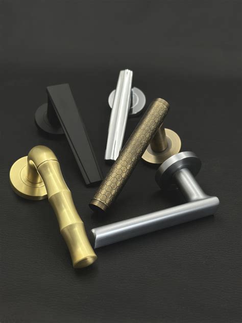 The Rosso Maniglie range is our exclusive collection of Italian ... - balustradellc