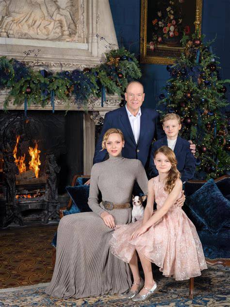 The Royal Family at Christmas - raincitystudios.com