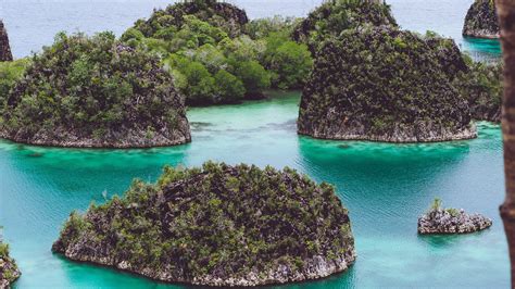 The Spice Islands of Indonesia - by Bruce Pohlmann - wintechmobiles.com
