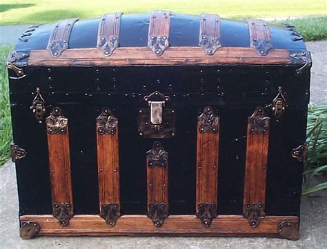 THE STEAMER TRUNK Worldwide Authority on … - balustradellc