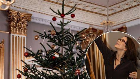 The story of the royal family's Christmas tree decoration tradition ... - raincitystudios.com
