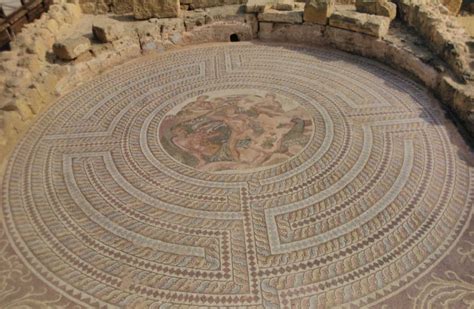 The Tale of Theseus and the Labyrinth of Crete - balustradellc
