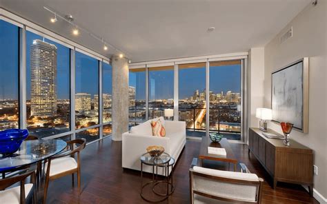 The Top 14 Apartments With Floor-to-Ceiling Windows in Houston - balustradellc