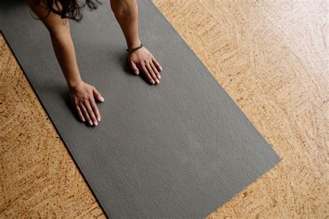 The Ultimate Men's Yoga Mat Buyer's Guide - balustradellc