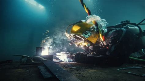 The Underwater Welder: Risks and Threats of the Profession - raincitystudios.com