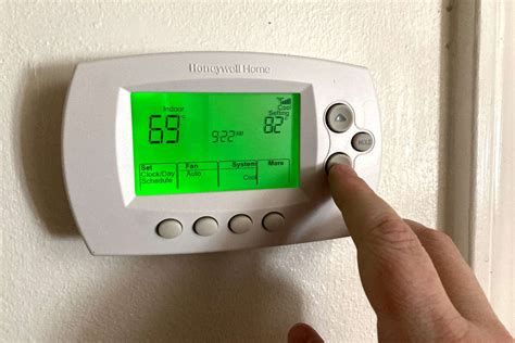 Thermostats- Shop Smart Models for Any Room - coolestguyplanet.net