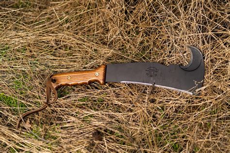 This $56 Machete Multitool Borrows Its Best Idea From WWII Survival ... - balustradellc