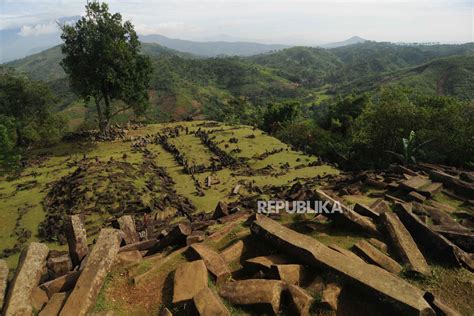 Tiga Penguak Misteri Gunung Padang - balustradellc