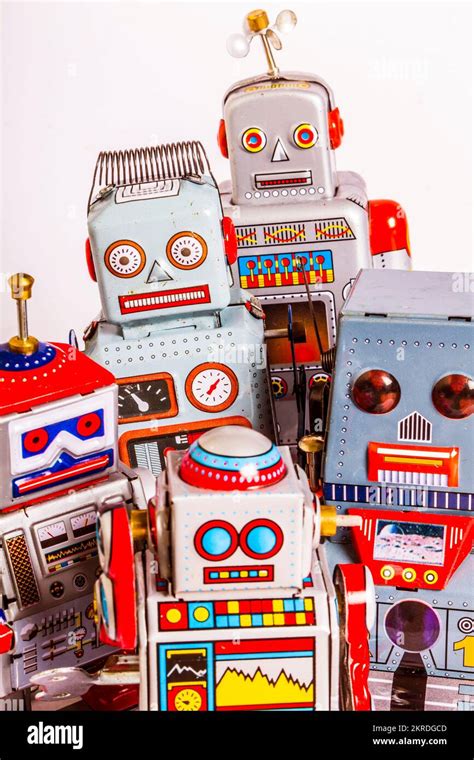 Tin Robots and Fine Art - balustradellc