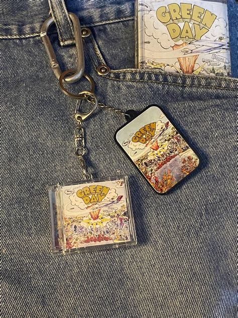 Tiny Inconspicuous Handcuff Key | Easy-to-Attach - balustradellc