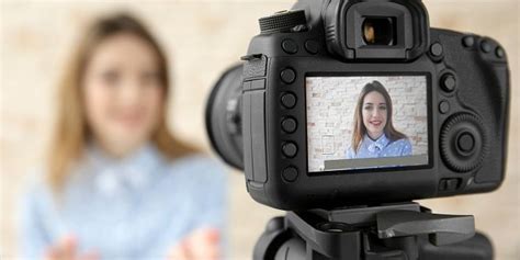 Tips Bicara di Depan Kamera Tanpa Skrip - balustradellc