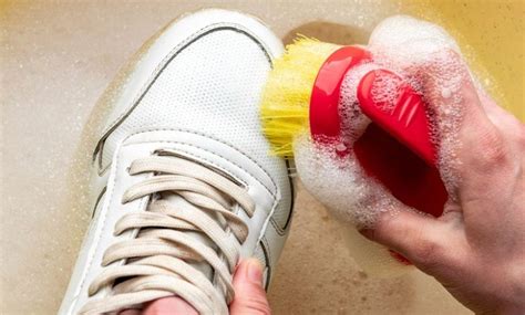 Tips Cara Merawat Sepatu Sneakers - Kontenstore - balustradellc