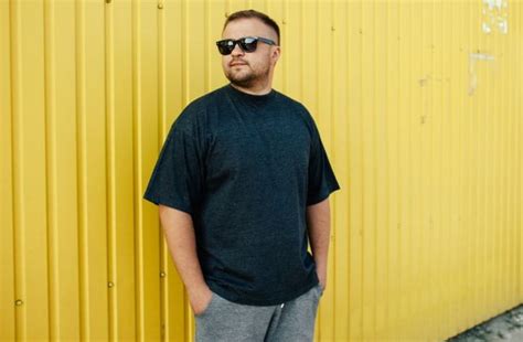 Tips Fashion untuk Pria Gemuk Tampil Stylish dan Percaya Diri - balustradellc