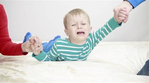 Tips Hadapi Anak Tantrum di Mal - balustradellc