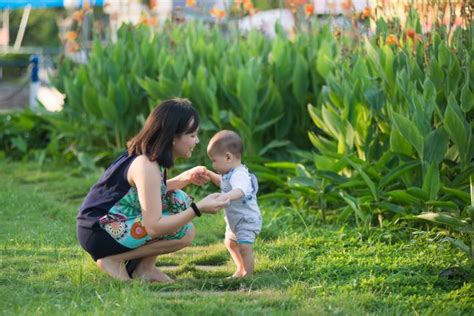 Tips Melatih Anak Berjalan dengan Aman - Alodokter - balustradellc