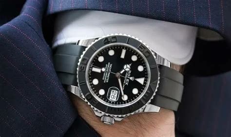 Tips Memilih Jam Tangan untuk Outfit Lebaran Pria - balustradellc