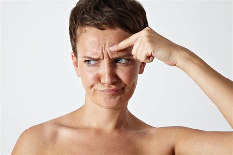 Tips Mencegah Kerutan di Dahi Tanda Penuaan - AI Care - balustradellc