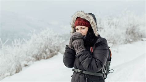Tips Mengatasi kedinginan di gunung - balustradellc