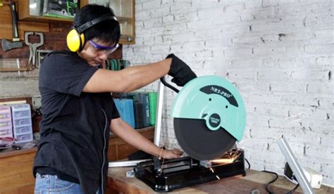 Tips Menggunakan Alat Pemotong Besi Aman - Jasa Tukang - balustradellc