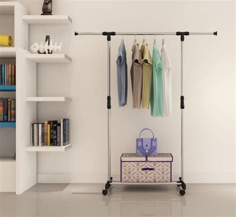 Tips Menggunakan Gantungan Baju di Dalam Kamar - balustradellc