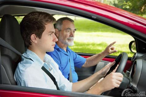 Tips Menghadapi Jalan Menanjak, Pengemudi Pemula Wajib Tahu - balustradellc