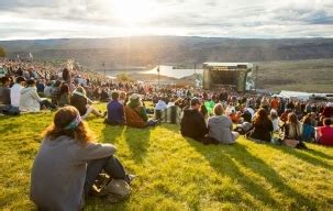 Tips Penting Saat Menonton Konser Musik di Alam … - balustradellc