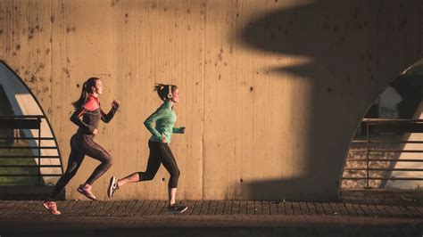 Tips Pilih Kaus yang Cocok untuk Olahraga Lari - balustradellc