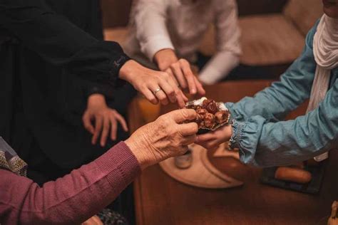 Tips Puasa Aman dan Sehat untuk Lansia - balustradellc