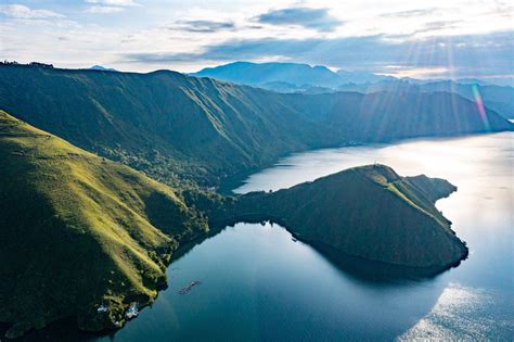 Toba Lake - Indonesia tourism - balustradellc