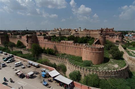 Top 10 Largest Fort in India - Shruti's Fairytales - wintechmobiles.com
