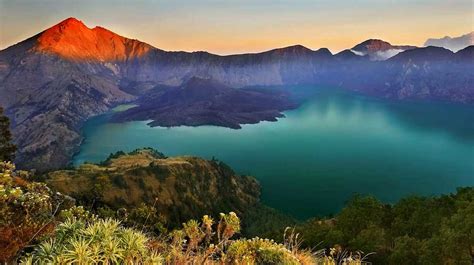 Top 10 Most Stunning Mountains to Climb in Indonesia – Trekking and ... - balustradellc