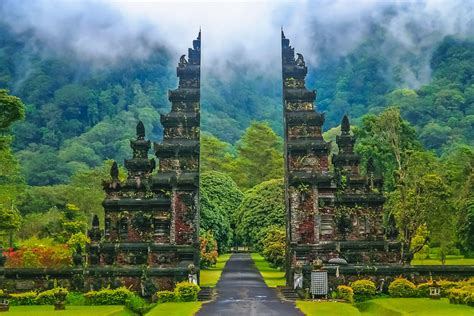 Top 10 Most Visited and Famous Temples in Indonesia: … - balustradellc