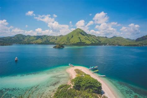 Top 10 wild nature destinations for traveling in Indonesia - balustradellc