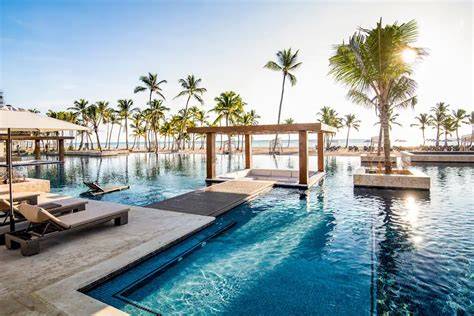 Top 5 Best Waterfall Resorts for Luxury Travelers - raincitystudios.com