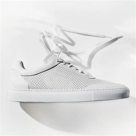 Top 5 Minimalist Sneaker Styles For Summer 2026 - Ape To Gentleman - balustradellc