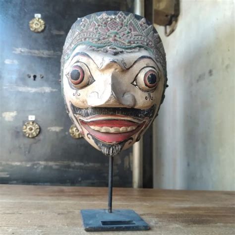 Topeng Afrika Kayu di Moesson Antik Gallery - balustradellc