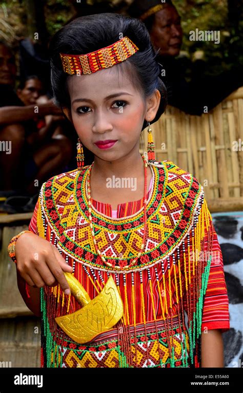 Toraja girl in traditional dress- North Toraja, Sulawesi, Indonesia ... - wintechmobiles.com