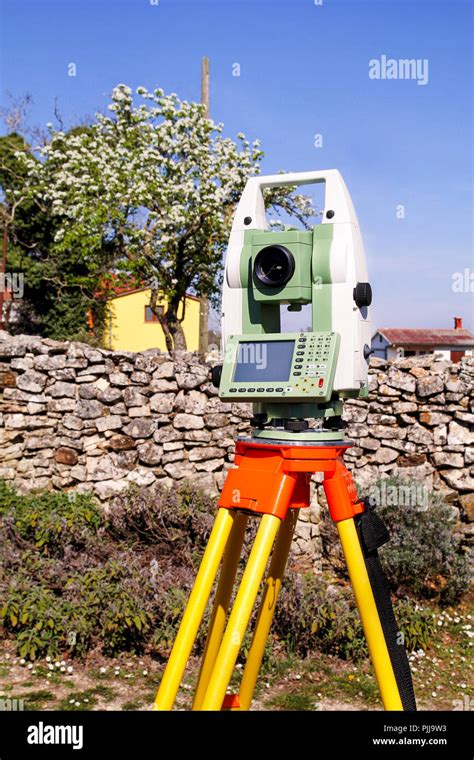 Total Station Surveying - Digital Techniques for Documenting and ... - wintechmobiles.com